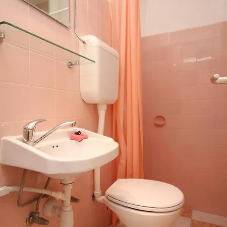 Apartments By The Sea Brela, Makarska - 6689 Брела